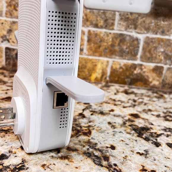 TP-Link AC2600 Dual Band WiFi Range Extender (RE650) - Picture 6 of 6